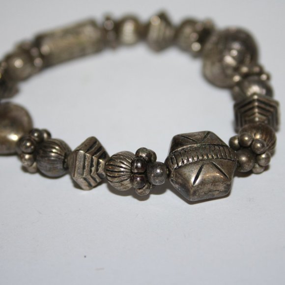 Beautiful silver heart beaded bracelet 7" - Picture 4 of 4